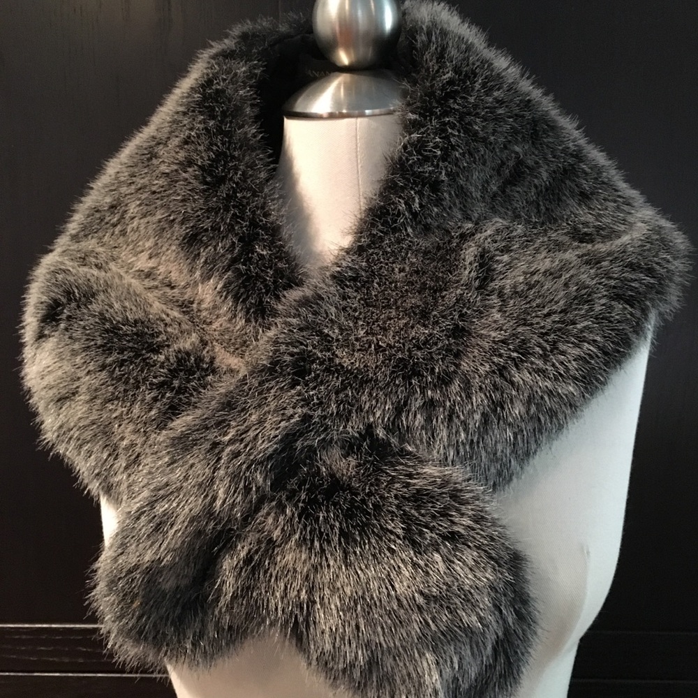 Banana Republic Fur scarf